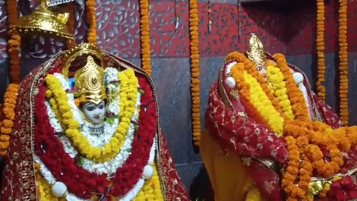 Tarkulha Devi Temple sanctum during evening aarti, Gorakhpur